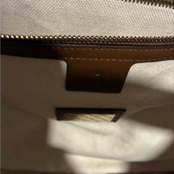 Gucci Embossed Brown Leather Hobo Bag. Size 14.5x13 Tall. - Picture 5 of 10